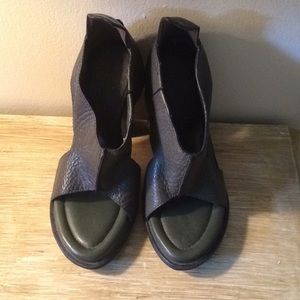 Alexander Wang olive green Chucky heels size 38.